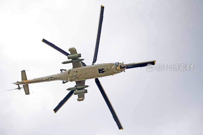 Mi-24 (Hind)的演示飞行，国际航空和空间沙龙(MAKS)。